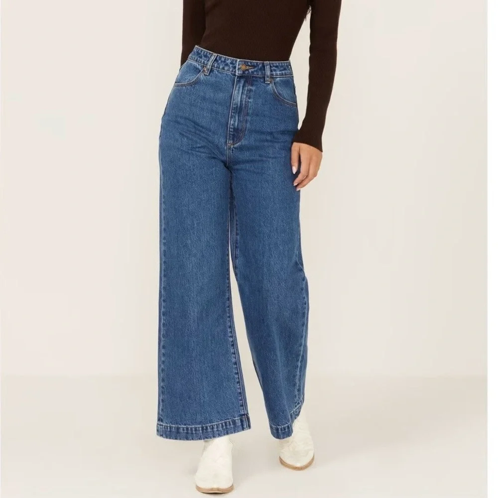 Rolla’s High Rise Wide Leg Crop Jeans Medium Wash Size 32